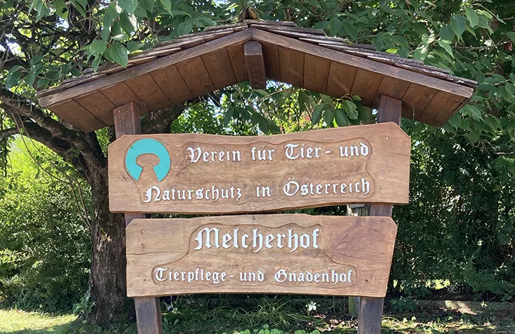 Melcherhof Holztafel Symboldbild Melcherhof Holztafel Symboldbild